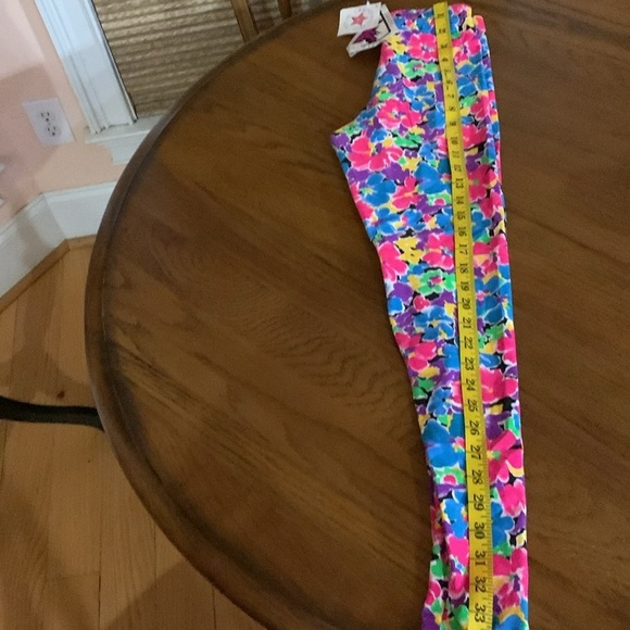 BUNDLE OF 4 Pairs of Floral and Paisley Leggings Size M NWT gifted - Picture 9 of 14